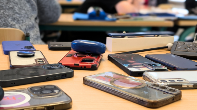 Read more about the article Besser lernen ohne Likes? Das Handy-Verbot unserer Schule im Check